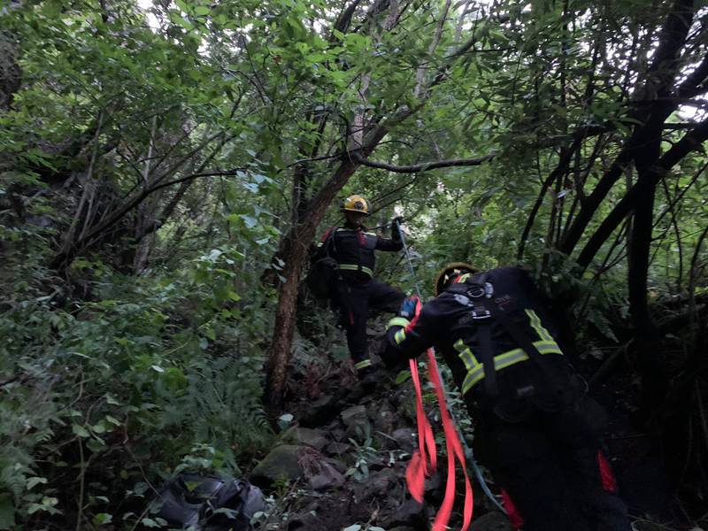 Excursionistas caen a cascada en Tepoztlán,
