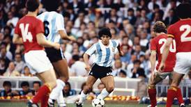 Subastan histórica camiseta de Maradona que utilizó en el Mundial de 1982