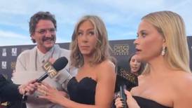 El coqueto encuentro entre Pedro Pascal y Jennifer Aniston: Ella acarició su brazo