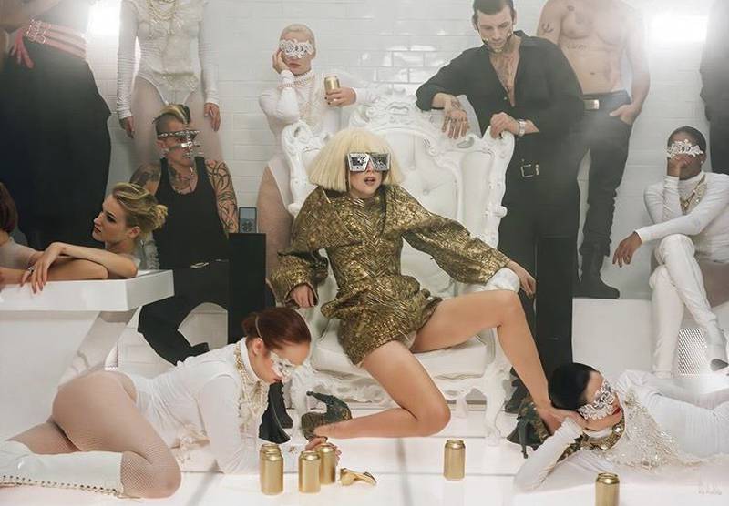 'Bad Romance' de Lady Gaga fue un fenómeno que causó sensación no solo como tema sino como video musical al presentarse de forma original.
