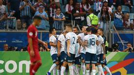 Argentina consigue su pase a cuartos gracias a errores del rival