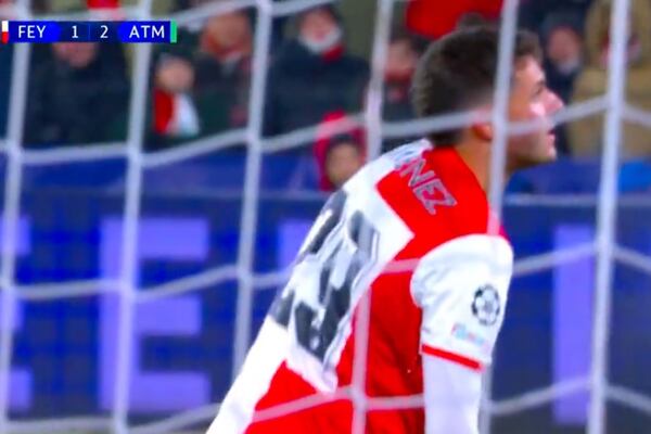 VIDEO: Santiago Giménez sentencia al Feyenoord con autogol en la Champions