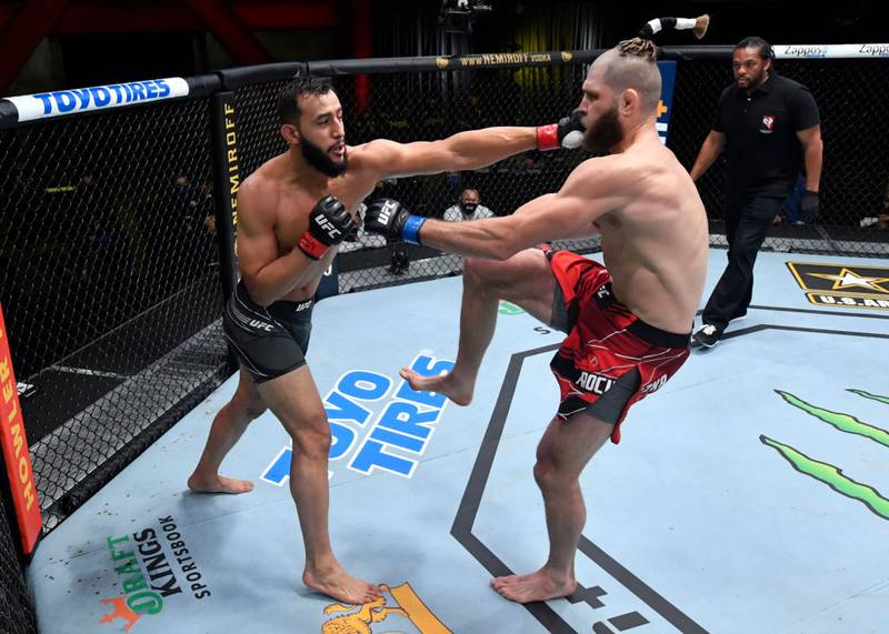 Jiri Prochazka propina fulminante nocauts a Dominick Reyes en la UFC