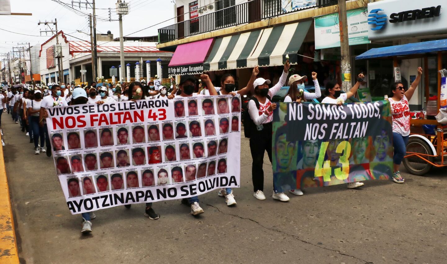 Alumnos de la Universidad Pedagógica Nacional (UPN) Tuxtepec, en Oaxaca, se manifestaron para exigir justicia por la desaparición de los 43 estudiantes de Ayotzinapa.