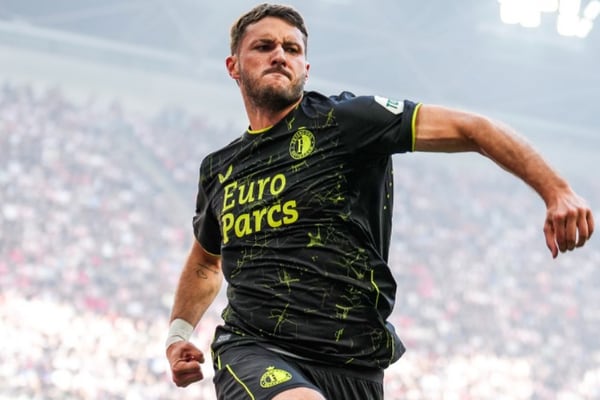 Santi Giménez rompe sequía goleadora en Eredivisie y supera récord del Chucky Lozano