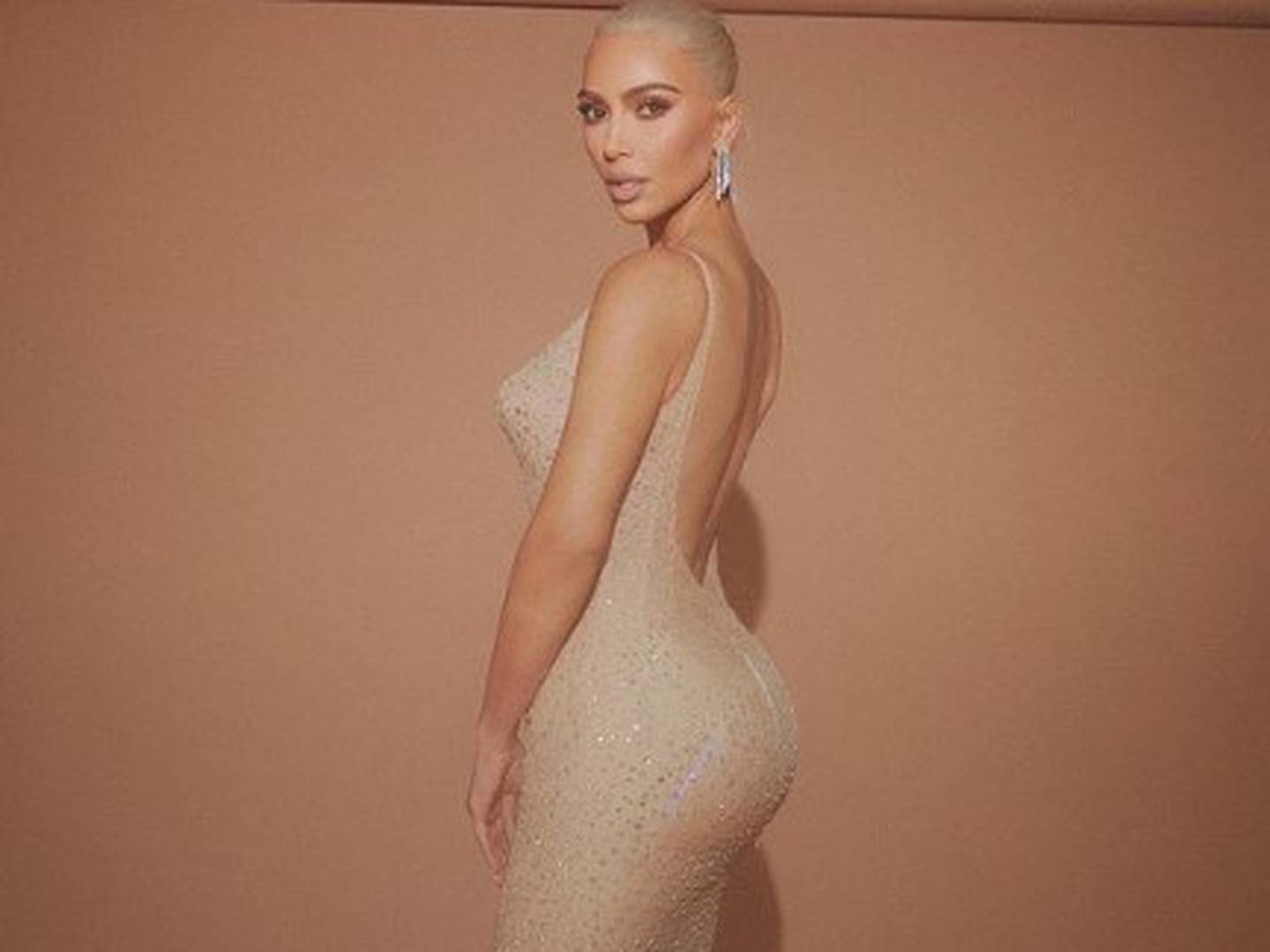 Lo volvió a hacer! Kim Kardashian sorprendió con otro vestido icónico de  Marilyn Monroe