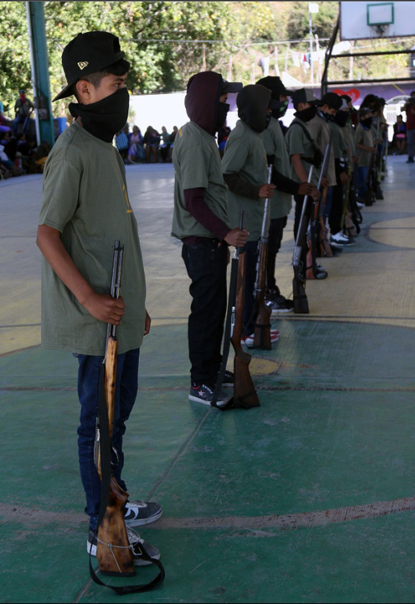 Niños toman armas en Guerrero para defender a la comunidad