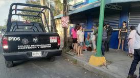 Bloqueos por el agua obligan a mujer a dar a luz en plena vía pública en Nuevo León