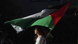 Grupos pro palestinos organizan manifestaciones y bloquean aeropuertos en NY y LA 