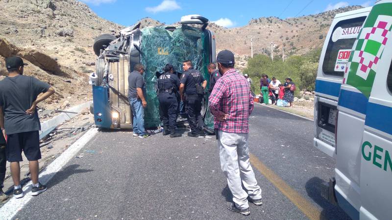 El accidente se registró en la carretera Ahualulco - Moctezuma.