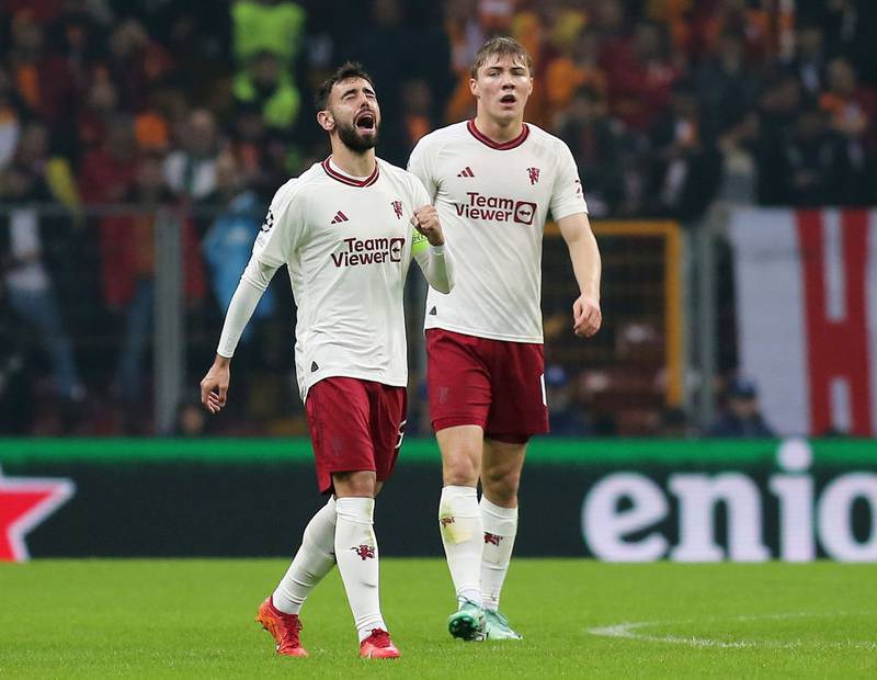 Galatasaray rescató el empate ante Manchester United.