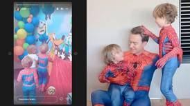 A la Spiderman Manuel Velasco posa con sus hijos por el Día del Niño