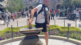 Jesús Corona disfruta unas vacaciones en Disneylandia