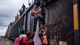 Trenes de carga reanudarán operaciones en rutas de bajo riesgo para migrantes