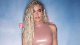 Khloé Kardashian detiene el tráfico con jumpsuit  escotado