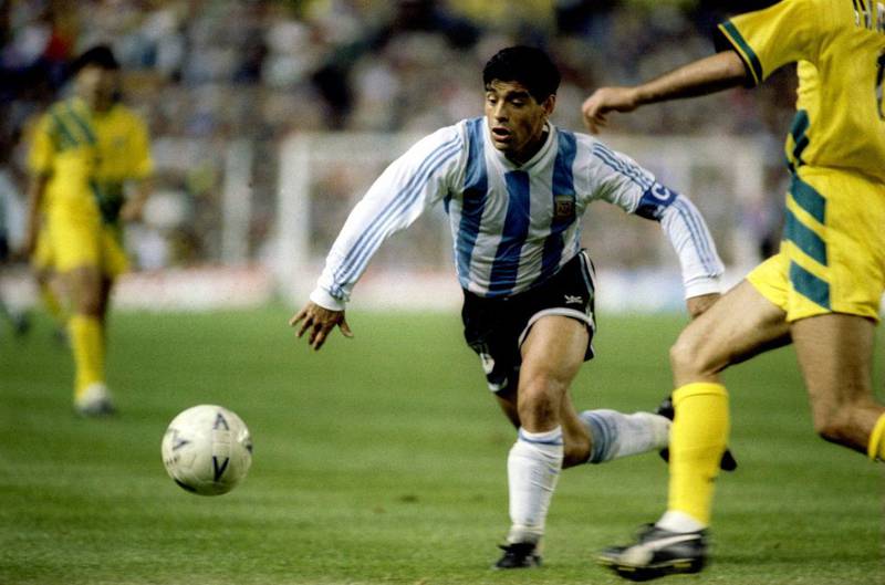 Diego Armando Maradona jugando para Argentina en los años 90