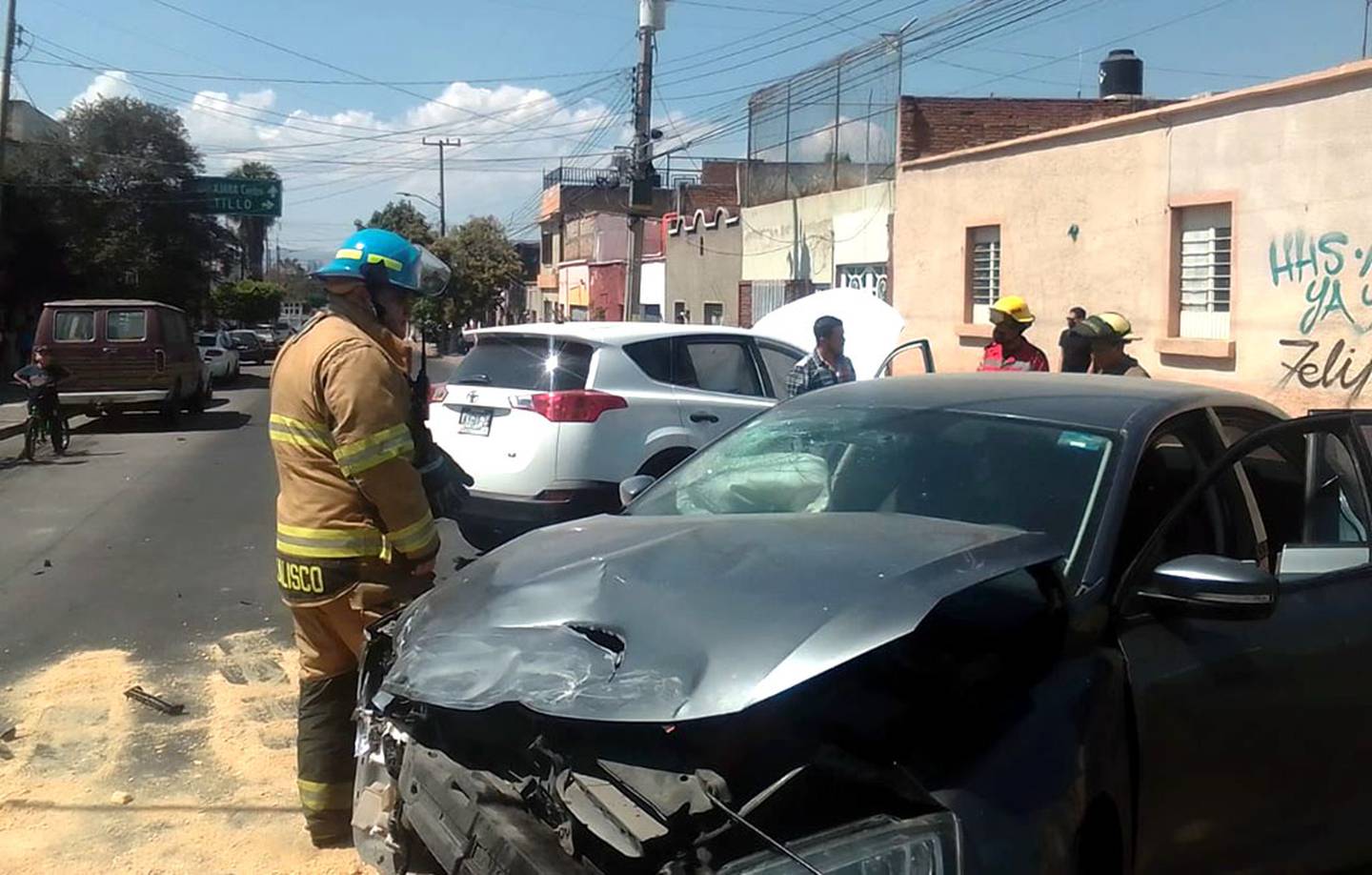 Accidente en el cruce de Esteban Alatorre y la calle 30 de Guadalajara.