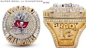 Tampa Bay Buccaneers presumen sus anillos de campeón del Super Bowl