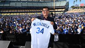 Dodgers inmortaliza el mítico 34 de Fernando Valenzuela con emotivo homenaje