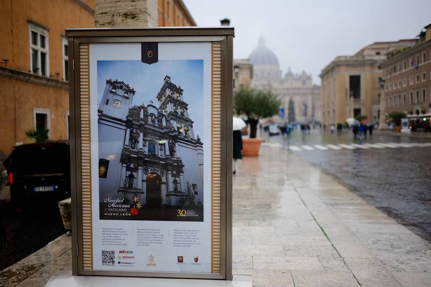 Una imagen representativa de la Basílica de Monterrey puede ser apreciada en las calles de Roma.