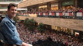 Shawn Mendes es recibido con el “Cielito lindo” por cientos de fans mexicanas