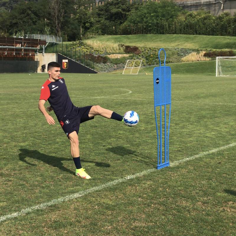 Johan Vásquez tiene su primer entrenamiento con el Genoa