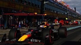 Verstappen conquista la pole position en Melbourne con Checo Pérez en el tercer lugar