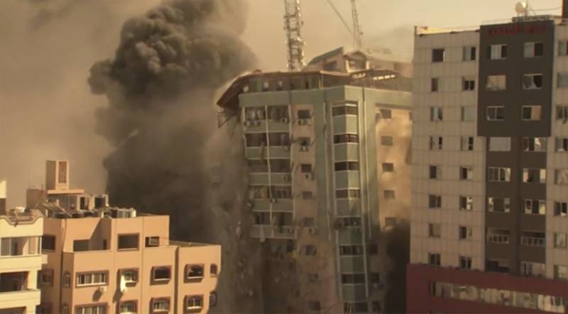 Derriban torre de Al jazeera