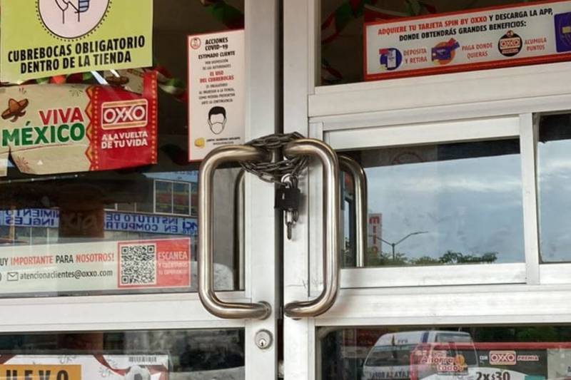 Tiendas de conveniencia se mantienen cerradas por extorsiones en Zihuatanejo y Petatlán, Guerrero.