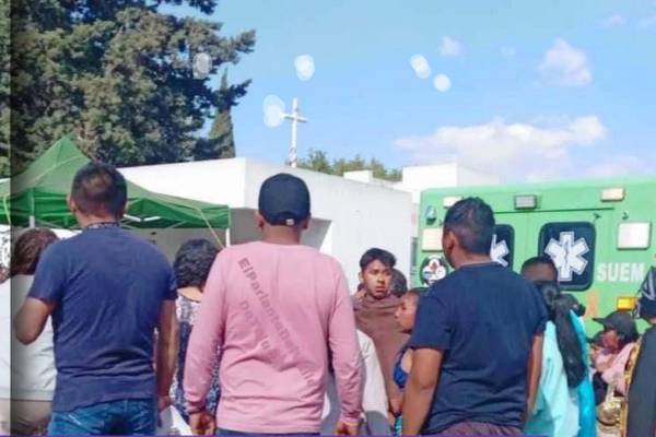 Conductor embiste a participantes del Viacrusis de Semana Santa en Toluca, Edomex