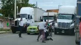 Traileros golpean a batazos a policías de tránsito de Veracruz