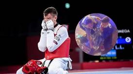 Taekwondoín olímpico sufre terrible agresión en la calle sin poder defenderse