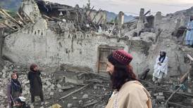 Terremoto en Afganistán deja al menos mil muertos y más de mil 500 heridos