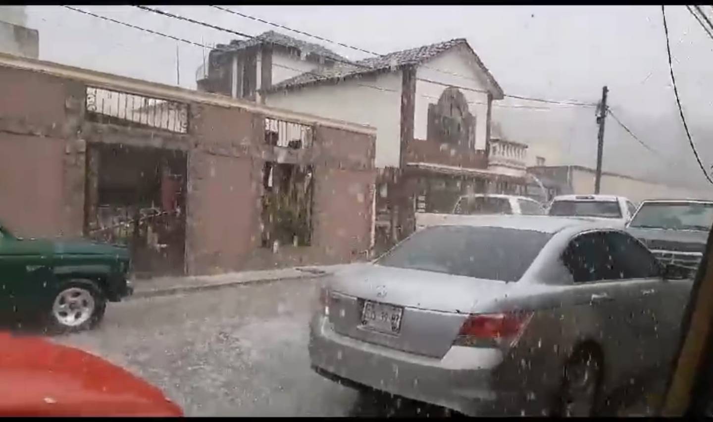 En municipios como Galeana hubo lluvia y granizo.