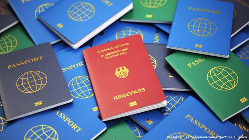 El Servicio de Seguridad de Ucrania detuvo a dos personas implicadas en la venta de pasaportes falsos ucranianos a rusos en plena guerra