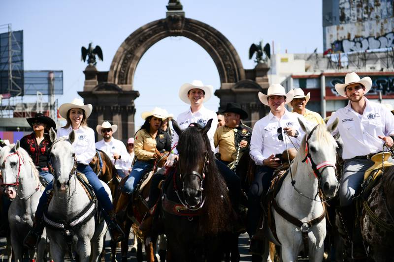 Luis Donaldo Colosio Riojas, alcalde de Monterrey y Samuel García, gobernador de Nuevo León, encabezaron el contingente.