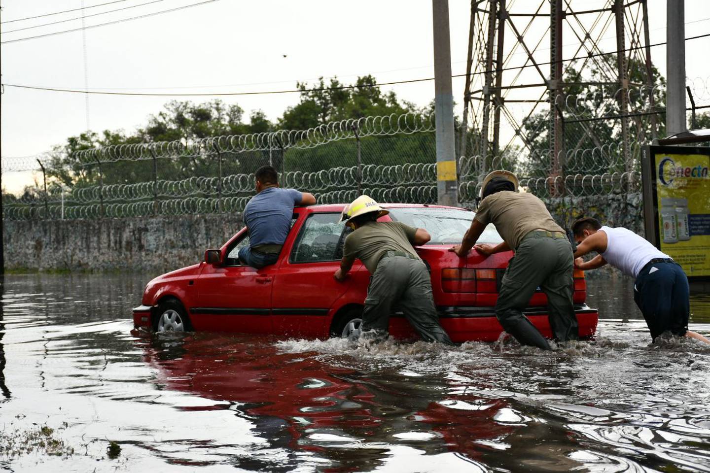 En la Zona Metropolitana de Guadalajara se tienen detectados 321 puntos de inundación durante el temporal de lluvias.