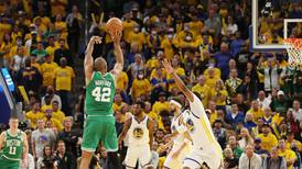 Celtics se “roban” primer juego de la final; Juan Toscano hace historia