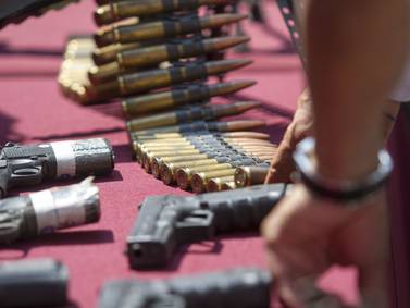 Civiles disparan solicitudes para portar armas del Ejército, la mayoría no sabe usarlas