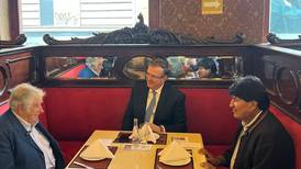 Ebrard recibe a Mujica y Evo en un restaurante ‘marcado’ por Pancho Villa