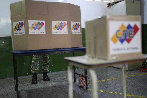 Venezolanos votan en referendo para reclamar soberanía de territorio en disputa con Guyana