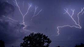 Captan impresionante tormenta eléctrica en el cielo de Nueva Jersey