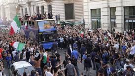 Selección de Italia celebra con su afición el título de la Eurocopa