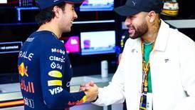 Neymar y Checo Pérez se encuentran en el Gran Premio de Baréin