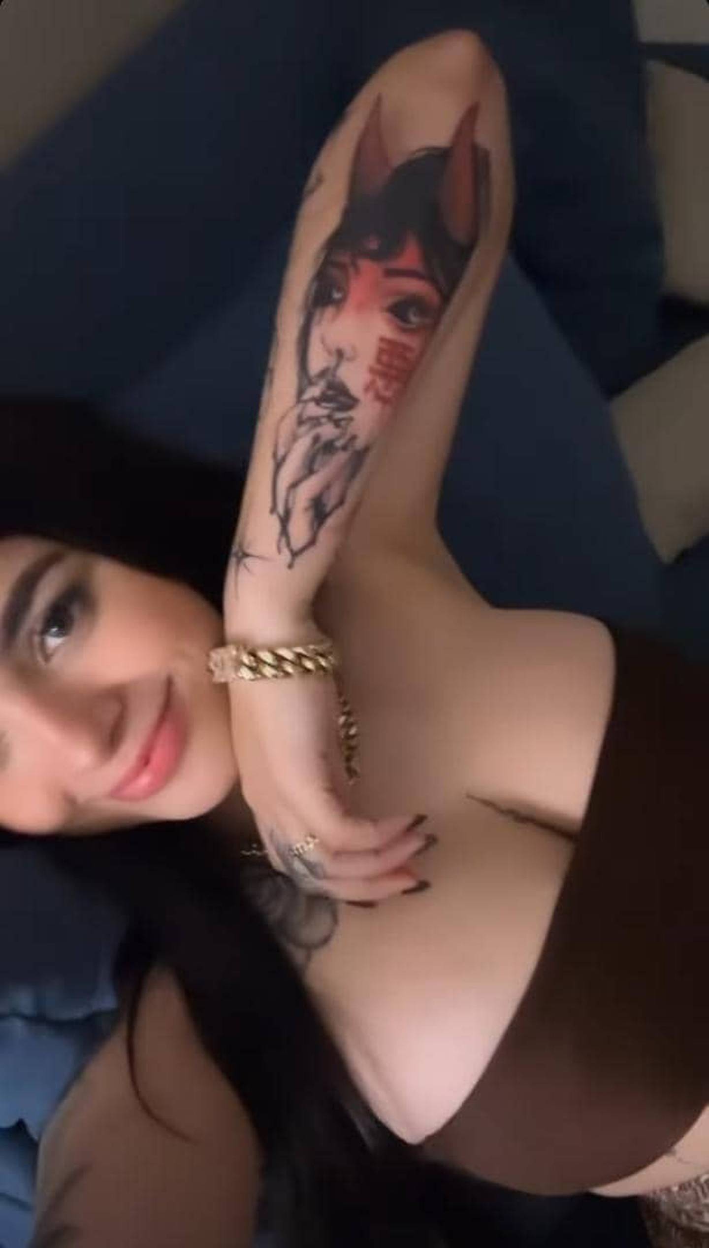 “La tatuadora más hermosa”: Karely Ruiz incursiona en el mundo del tatuaje
