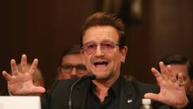 Bono de U2 da concierto desde estación del metro de Kiev, en Ucrania