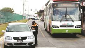 Adiós a las advertencias: Multa de 6,500 pesos por invasión al carril del Mexibús