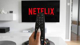 Por caída de suscriptores, Netflix busca ofrecer opción barata y con anuncios