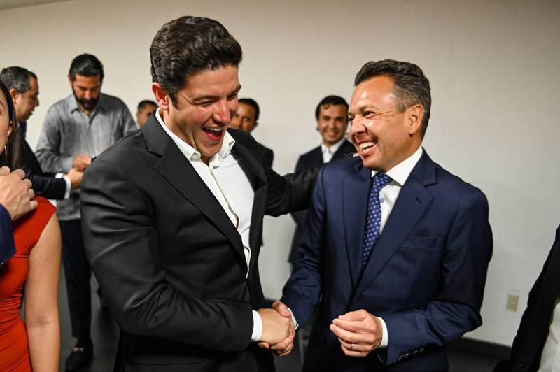 El gobernador de Nuevo León felicitó al alcalde de Guadalajara por su segundo informe de gobierno.