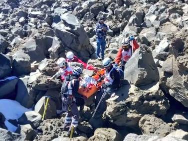 Localizan sin vida a guía de alpinistas perdidos en el Pico de Orizaba